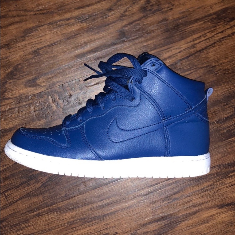 High top Royal Blue Nike Boys 5 Girls 7
